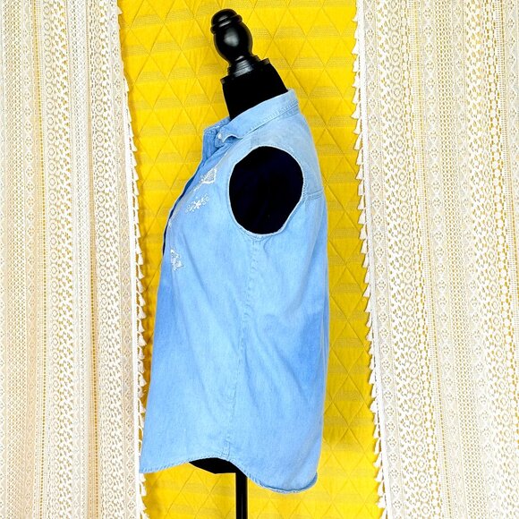 Vintage Solutions Distressed Butterfly Embroidered Sleeveless Denim Shirt Size M - Picture 3 of 11